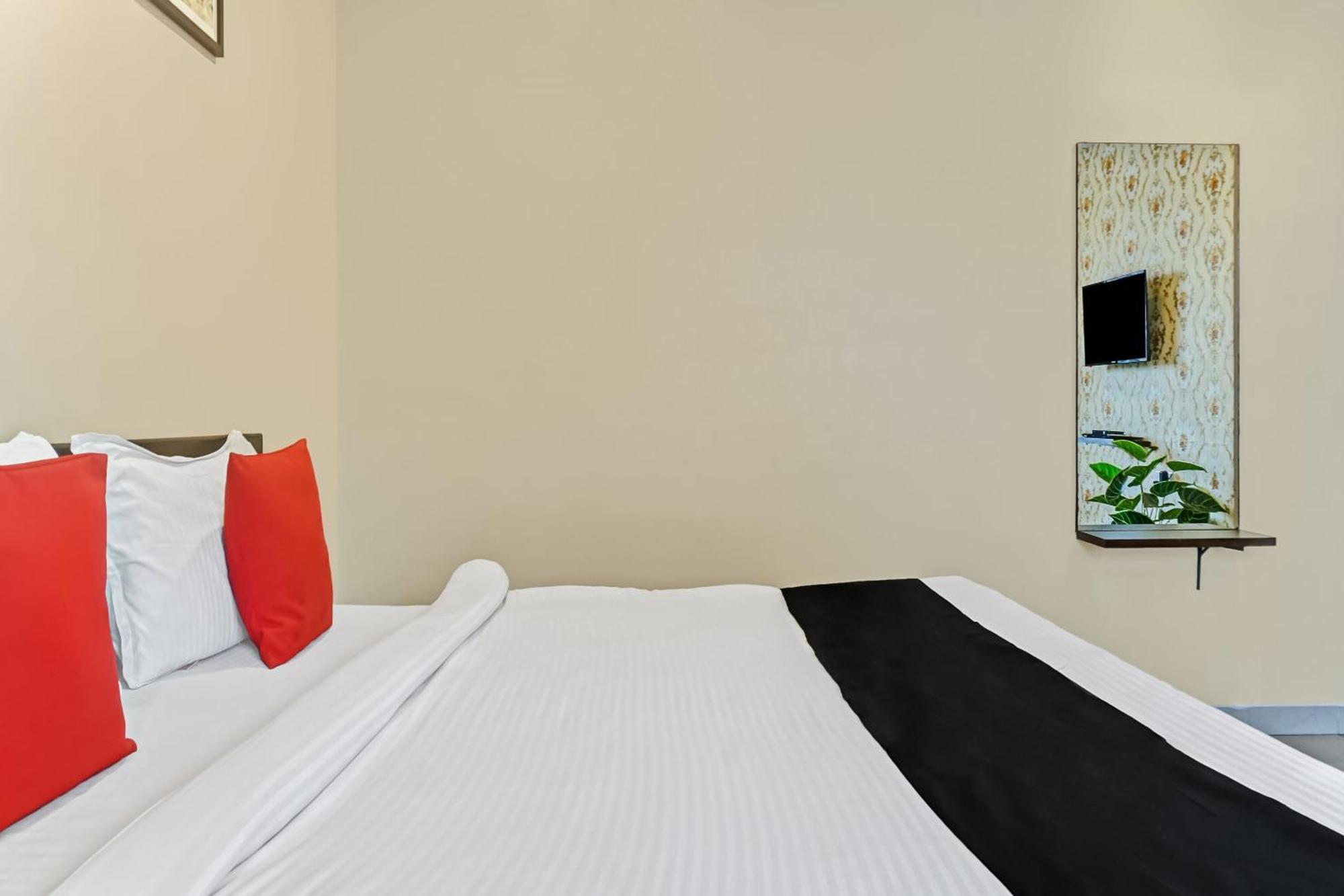 Hotel O Log Inn Plaza Near Eon It Park ปูเน่ ภายนอก รูปภาพ