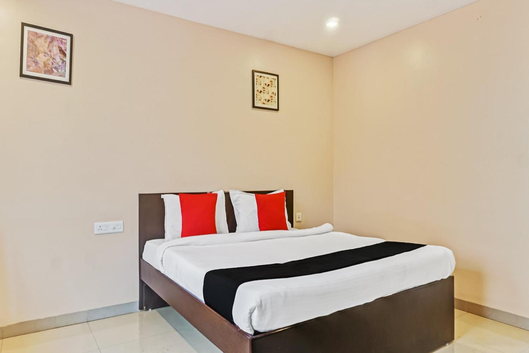 Hotel O Log Inn Plaza Near Eon It Park ปูเน่ ภายนอก รูปภาพ